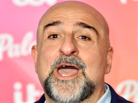 Omid Djalili Live i Stockholm – Ett Kvällsäventyr Med Skratt och Kultur!