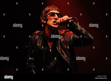 Richard Ashcroft’s Mysterious Glastonbury Disappearance: An Ode to Indie Rock Legends and Unanswered Questions!